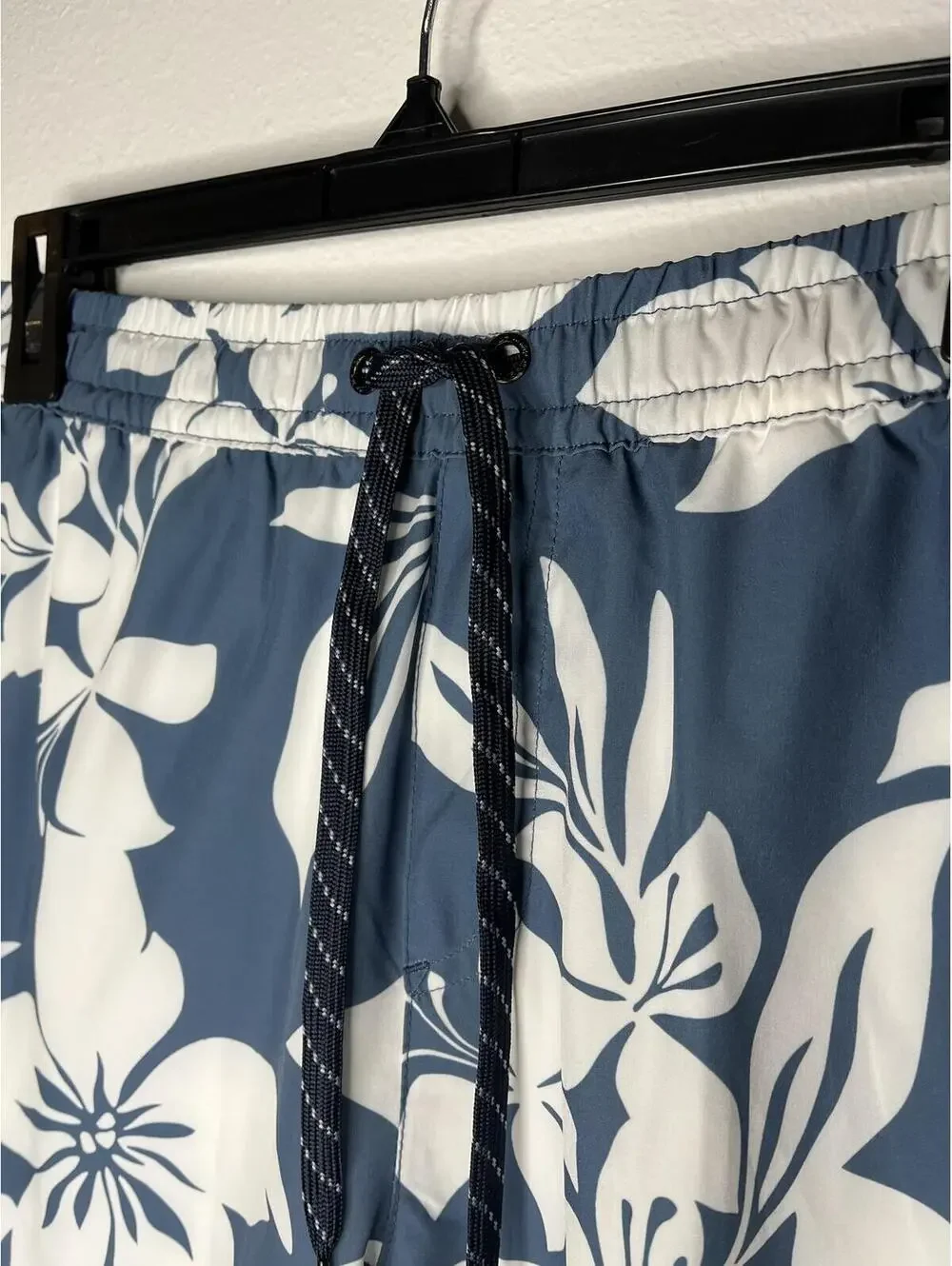 NWOT Quiksilver Men's Blue/White Swim Trunks Size Small